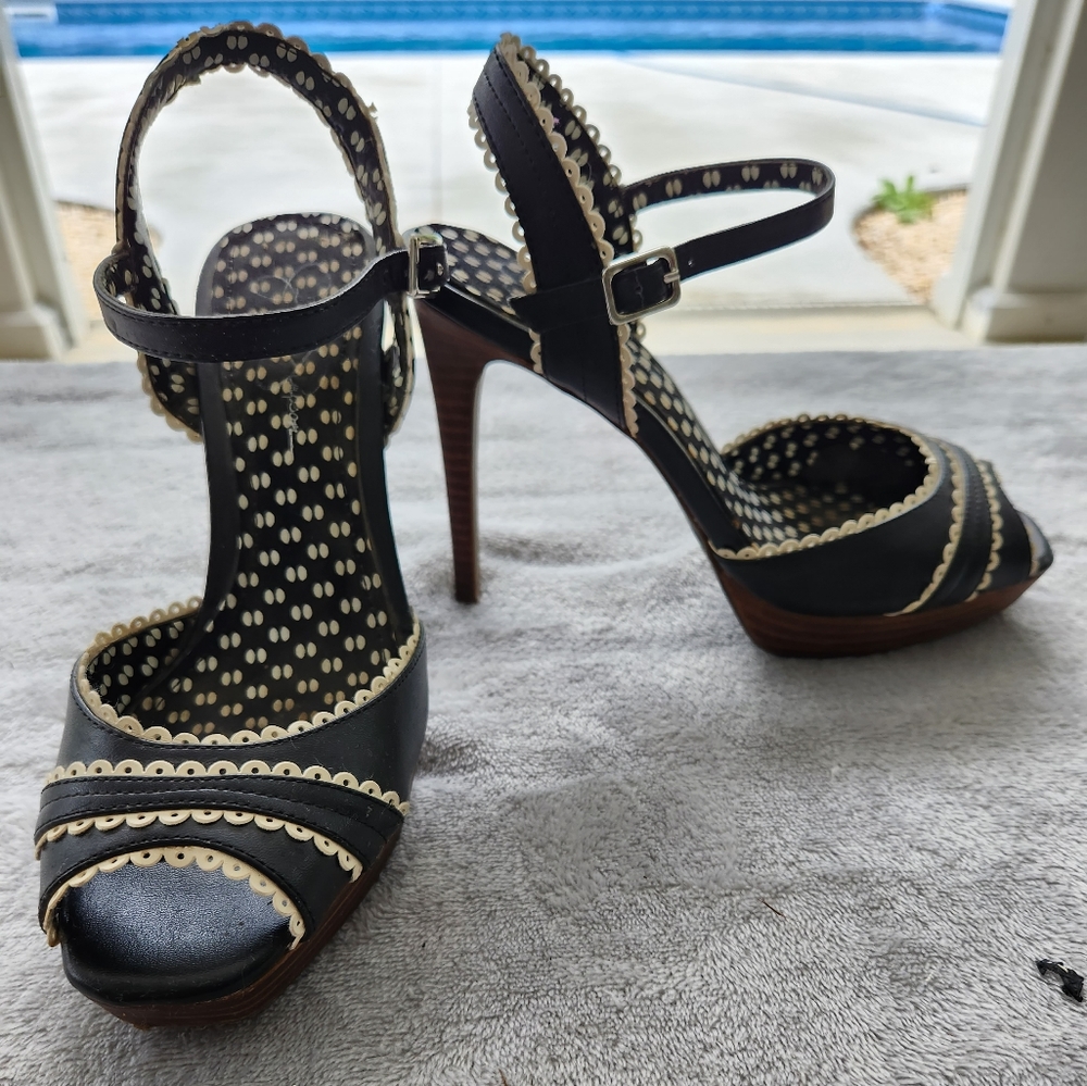 Jessica Simpson Strap Heel (Size 7)